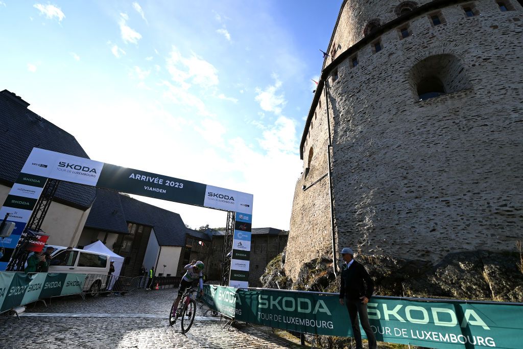 MERTERT LUXEMBOURG SEPTEMBER 22 Stage winner Ben Healy of Ireland and Team EF EducationEasyPost crosses the finish line at the Vianden Castle during the 83rd Skoda Tour Luxembourg 2023 Stage 3 a 1684km stage from Mertert to Vianden on September 22 2023 in Vianden Luxembourg Photo by Tim de WaeleGetty Images