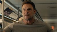 Alan Ritchson looking concerned in Season 4 of Reacher. 