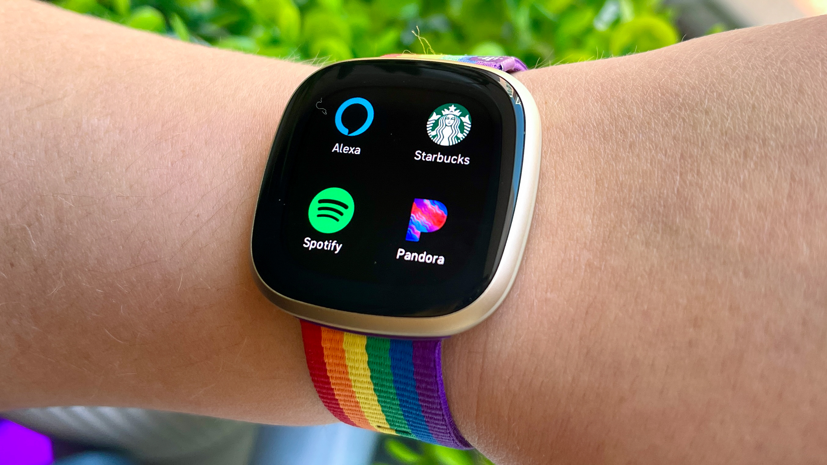 Apple Watch SE vs. Fitbit Versa 3 Which smartwatch wins?  Tom's Guide