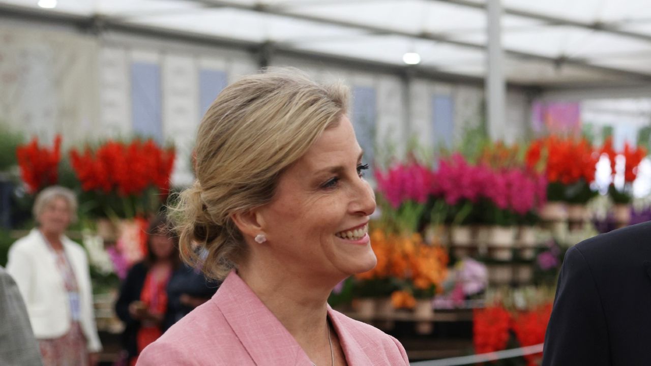 Sophie Wessex stuns in pink with the Queen at Chelsea Flower Show 