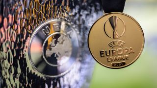 Europa-League trofe og medalje