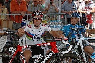 Fabian Cancellara (Team CSC) and Ralf Grabsch (Team Milram) before the start.