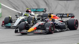 Max Verstappen i duell Lewis Hamilton på Zandvoort