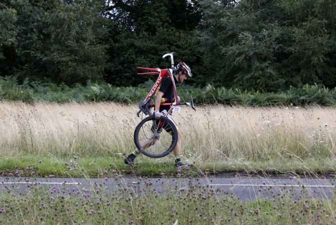 A double puncture for Kai Exner (Bike Aid - Ride for help)