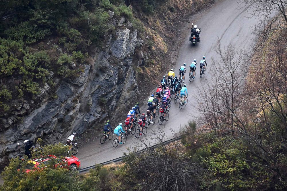 A select group climbs near the end of stage 6.