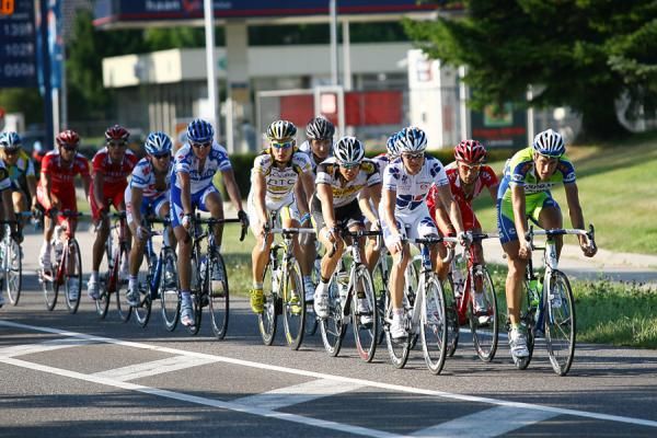 10 kilometres to go on stage five of the Eneco Tour