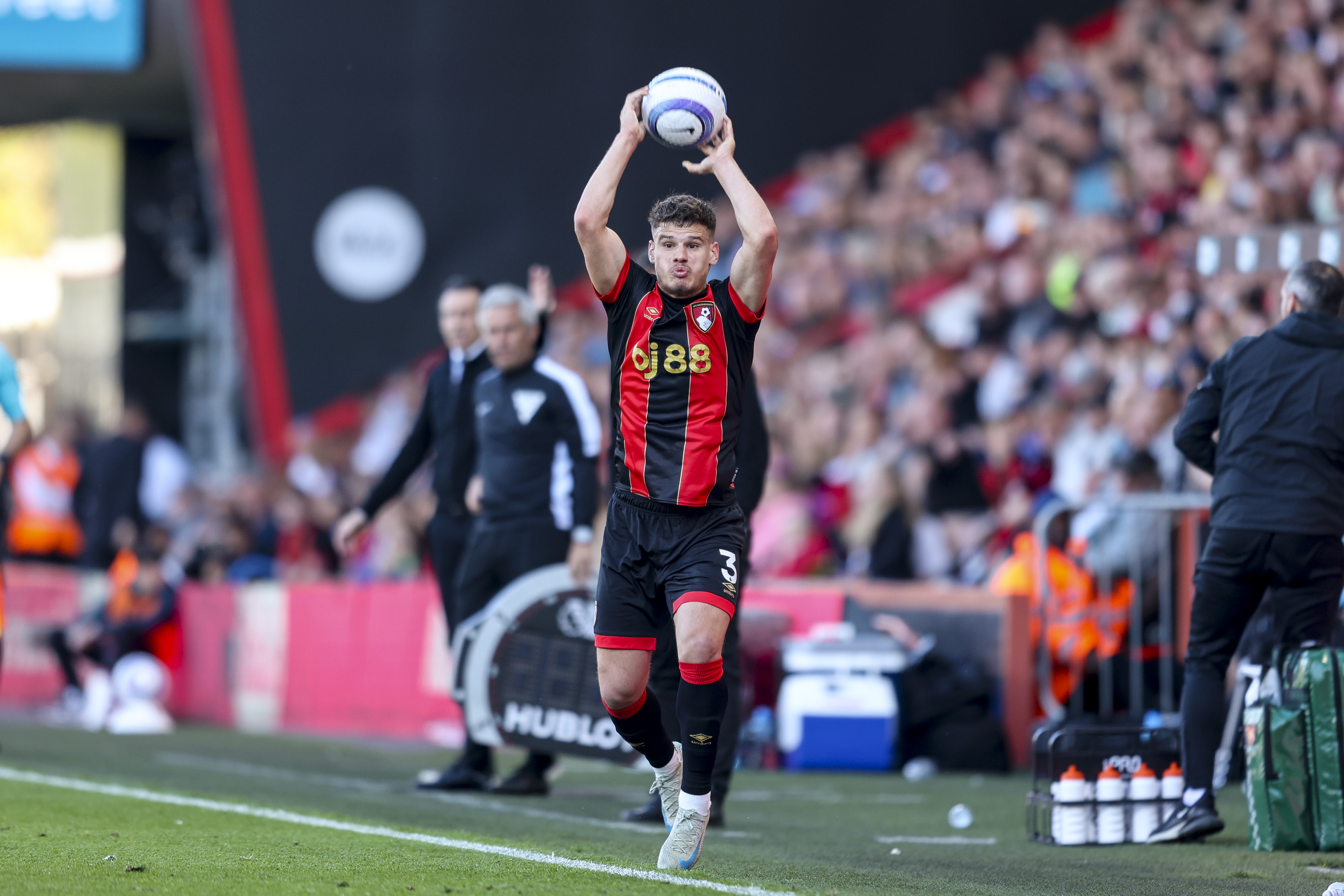 Milos Kerkez is closing in on a move to Liverpool