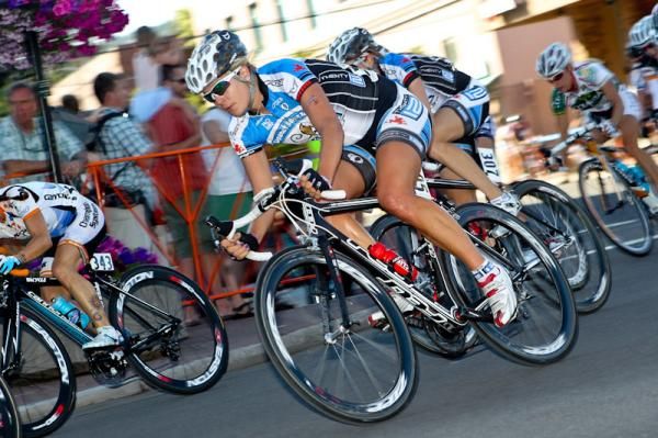 Alison Starnes (Peanut Butter &amp; Co) leans through a turn.