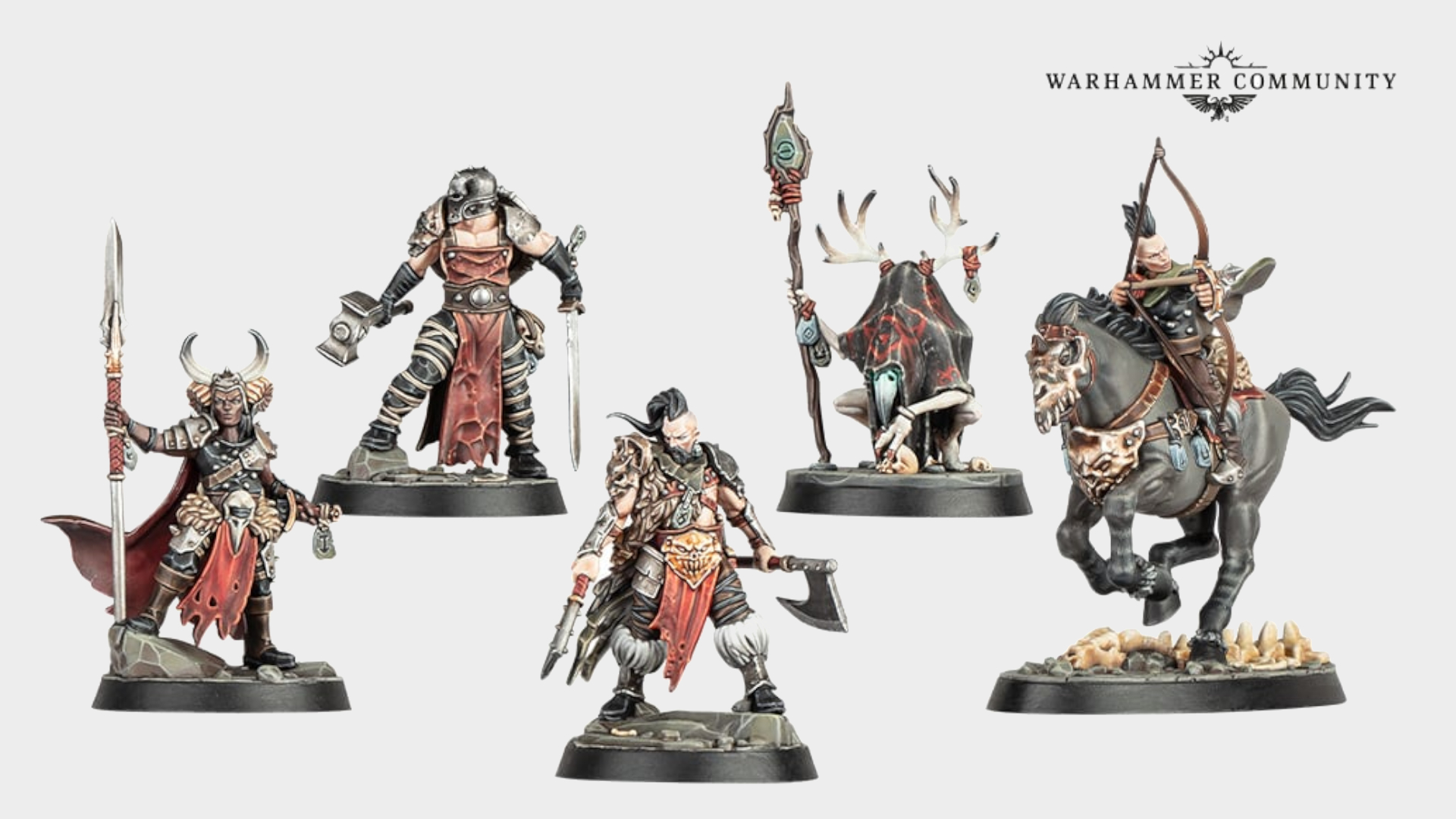 Modelos bárbaros de Darkoath sobre un fondo liso