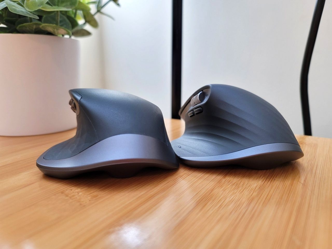 Logitech Mx Master 3 Vs Mx Master 2s Rear