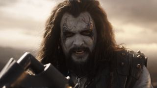 Lobo (Jason Momoa) looks on as Kara Zor-El kills Krem of the Yellow Hills in Supergirl.
