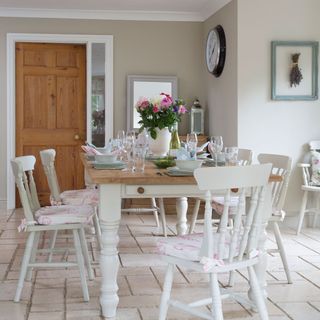 dining table with glasses with flower vase