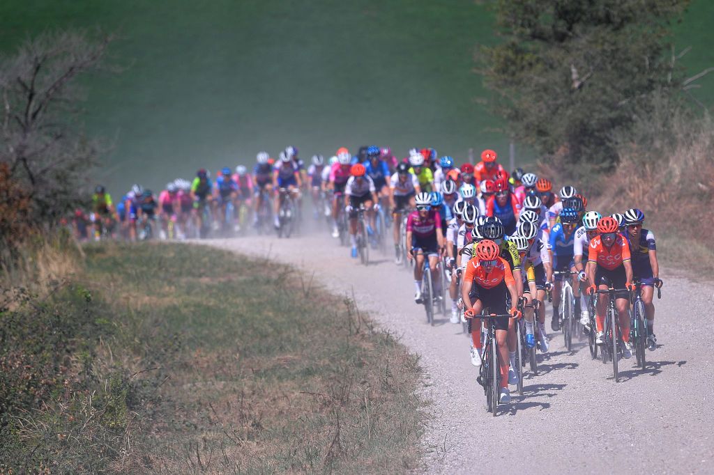 ARCIDOSSO ITALY SEPTEMBER 12 Amanda Spratt of Australia and Team Mitchelton Scott Marianne Vos of The Netherlands and Team CCC Liv Katarzyna Niewiadoma of Poland and Team Canyon SRAM Racing Omer Shapira of Israel and Team Canyon SRAM Racing Peloton Landscape Dust during the 31st Giro dItalia Internazionale Femminile 2020 Stage 2 a 1248km stage from Civitella Paganico to Arcidosso GiroRosaIccrea GiroRosa on September 12 2020 in Arcidosso Italy Photo by Luc ClaessenGetty Images