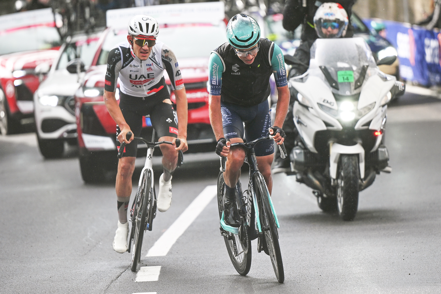Igor Arrieta and Afonso Eul&aacute;lio racing towards the finish from the breakaway on stage 5 of the 2026 Giro d'Italia