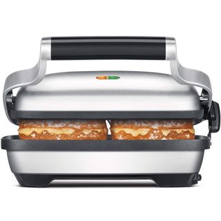 Sage SSG600BSS the Perfect Press Sandwich Maker with sandwich inside on a white background