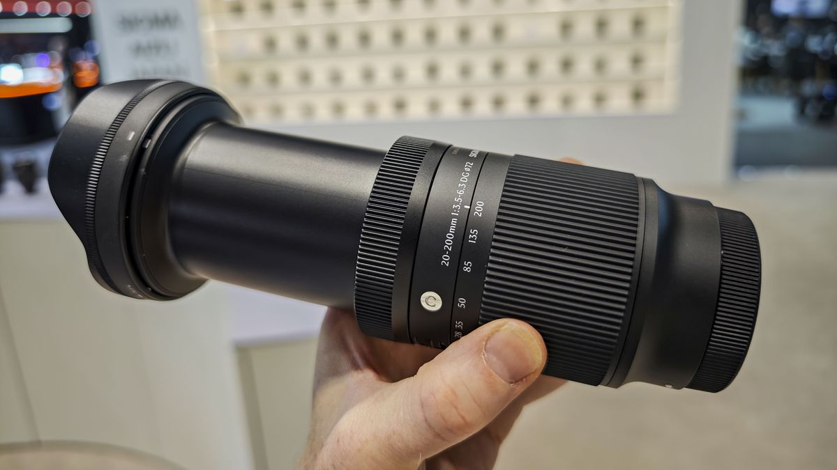 IBC 2025 show &ndash; SIgma 20-200mm travel lens in the hand with barrel extended