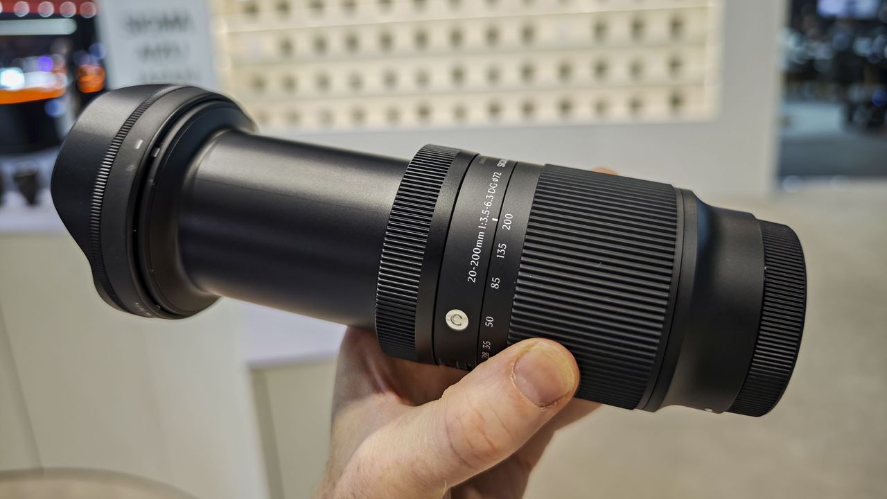 IBC 2025 show &ndash; SIgma 20-200mm travel lens in the hand with barrel extended
