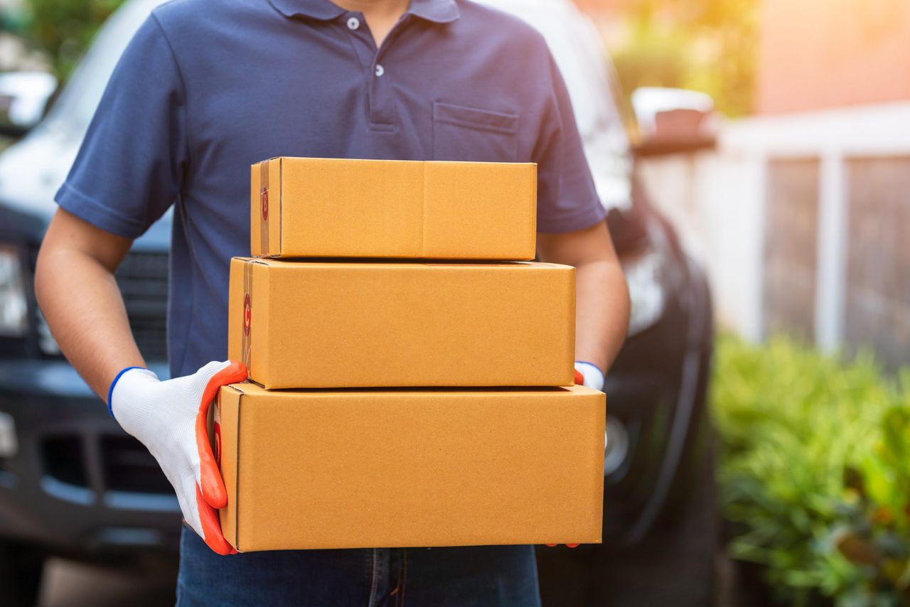 delivery driver holding parcels