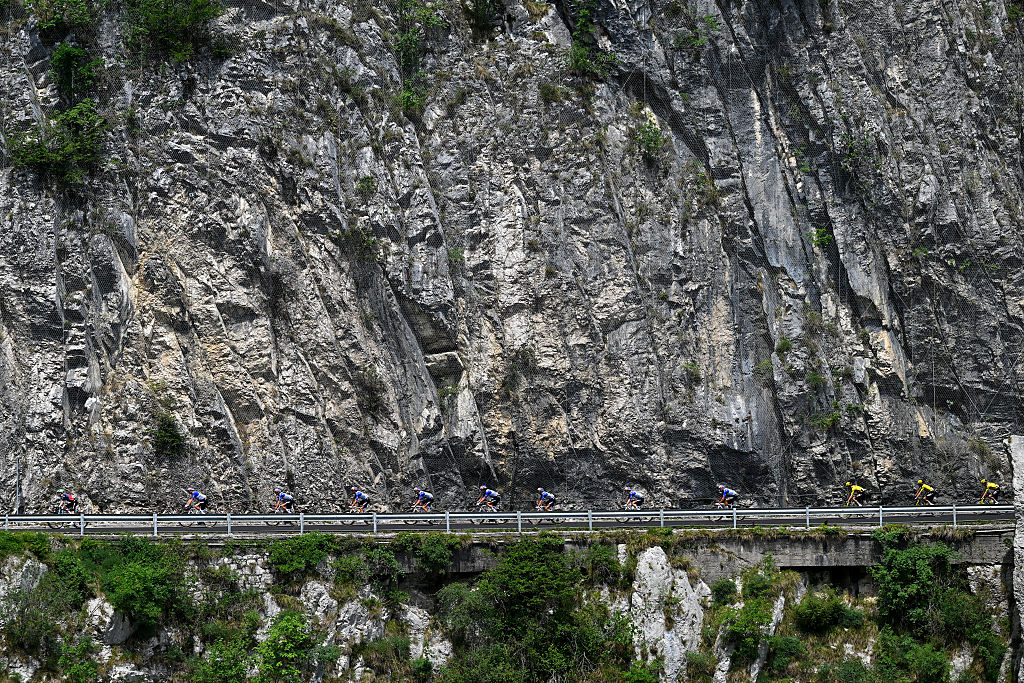 PIANCAVALLO, ITALY - MAY 30: A general view of the peloton passing through a landscape during the 109th Giro d&amp;amp;apos;Italia 2026, Stage 20 a 200km stage from Gemona del Friuli to Piancavallo 1289m / #UCIWT / on May 30, 2026 in Piancavallo, Italy. (Photo by Tim de Waele/Getty Images)