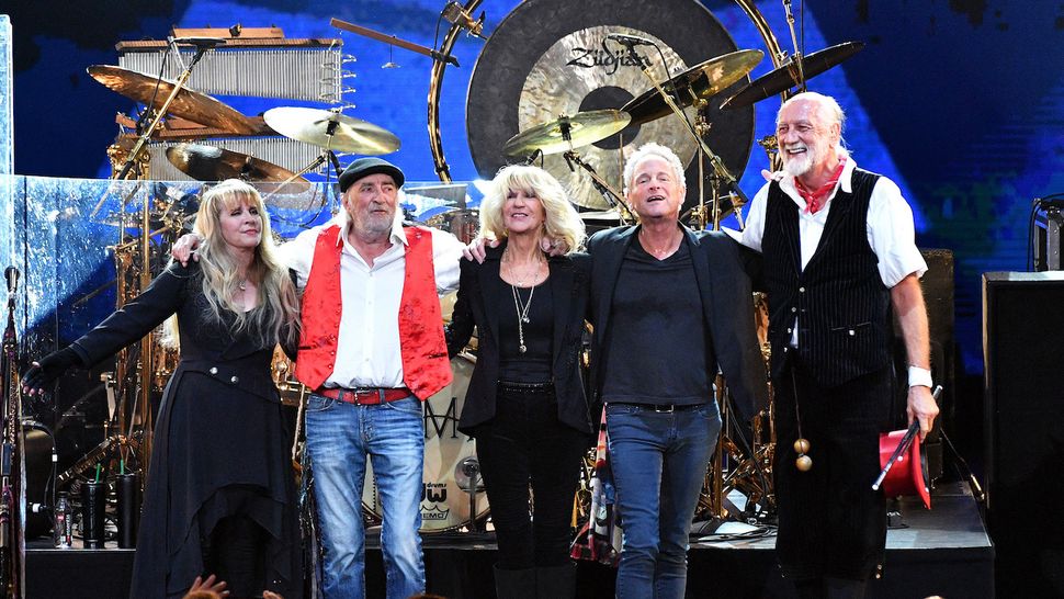 Stevie Nicks Mick Fleetwood And More Pay Tribute After Fleetwood Macs Christine Mcvie Dies At