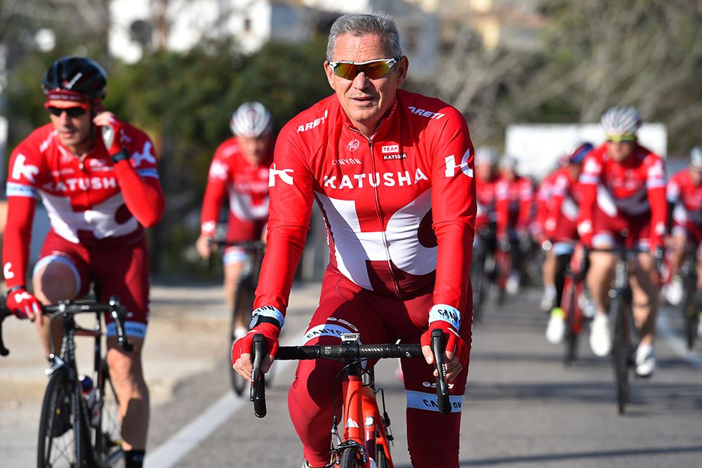 Igor Makarov decided to ride sans helmet