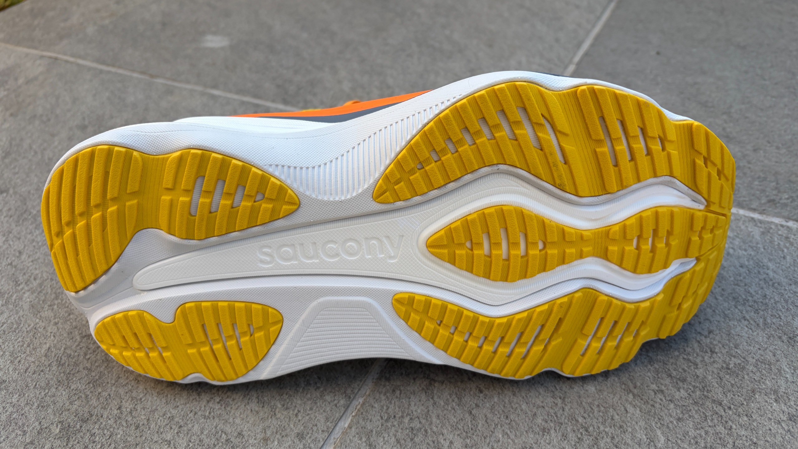 Saucony Hurricane 26