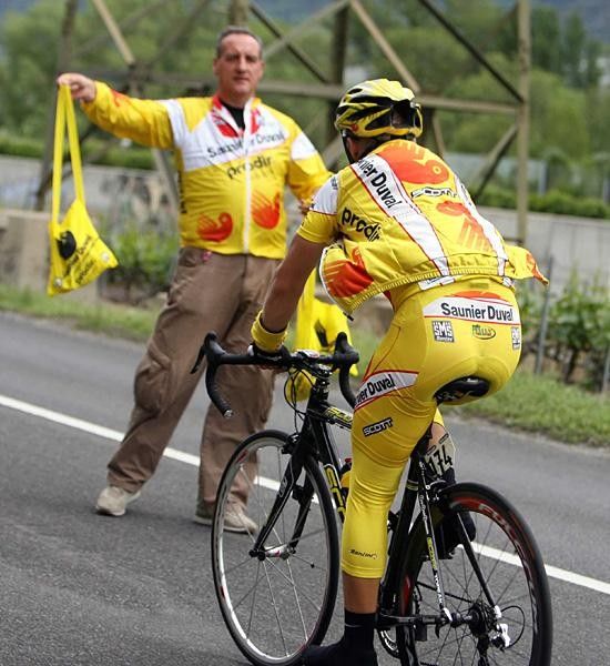 Mellow yellow - Saunier Duval does the feed zone thing.