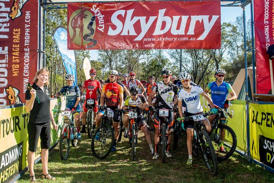 The riders line up at the start of stage 7