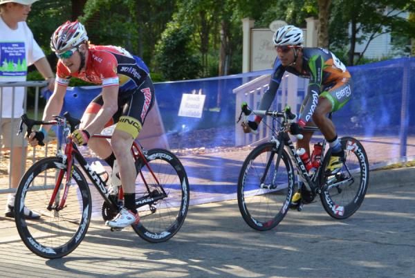 John Murphy (Kenda-5 Hour Energy) and an Exergy rider have a dig early in the Pro Men's race.