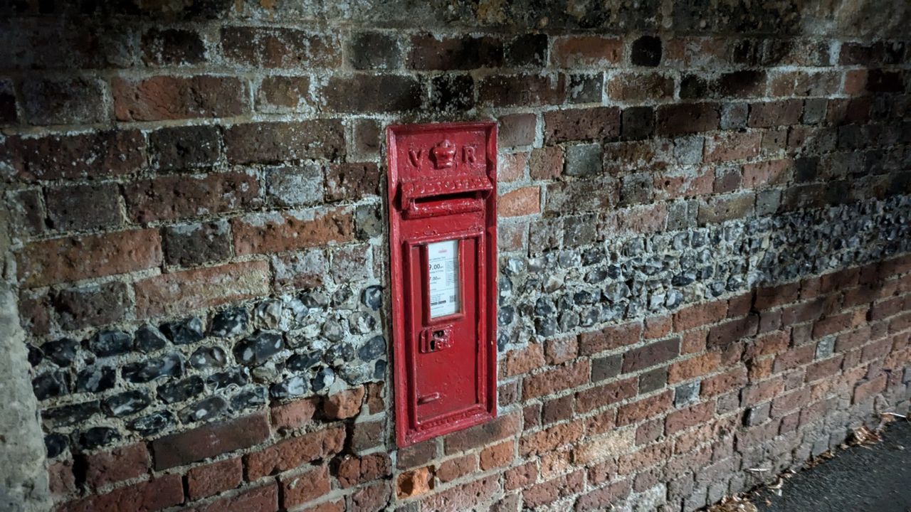 200 photos pixel 9 vs pixel 8a - low light on pixel 8a