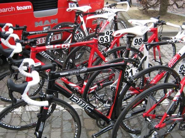 Kartsten Kroon (BMC) has a special black bike