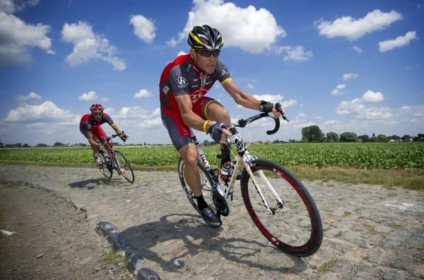 Lance Armstrong (RadioShack) riding aggressively on the cobbles