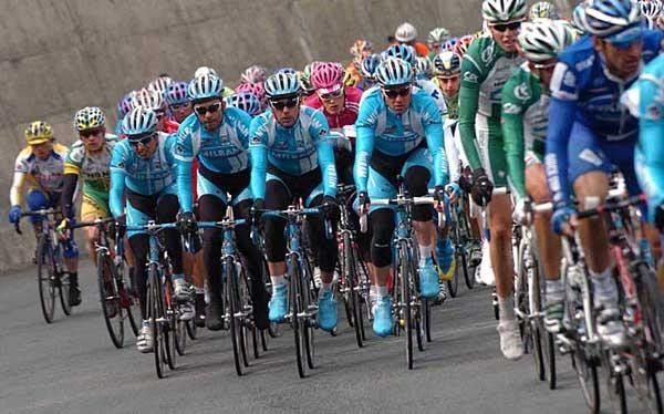 Milram ride together in the hope of a win for Alessandro Petacchi