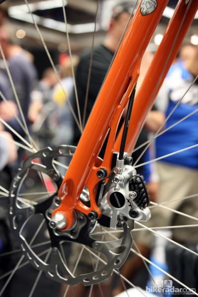 We love how the extended nose of this Steve Potts disc mount perfectly follows the line of the hydraulic hose.