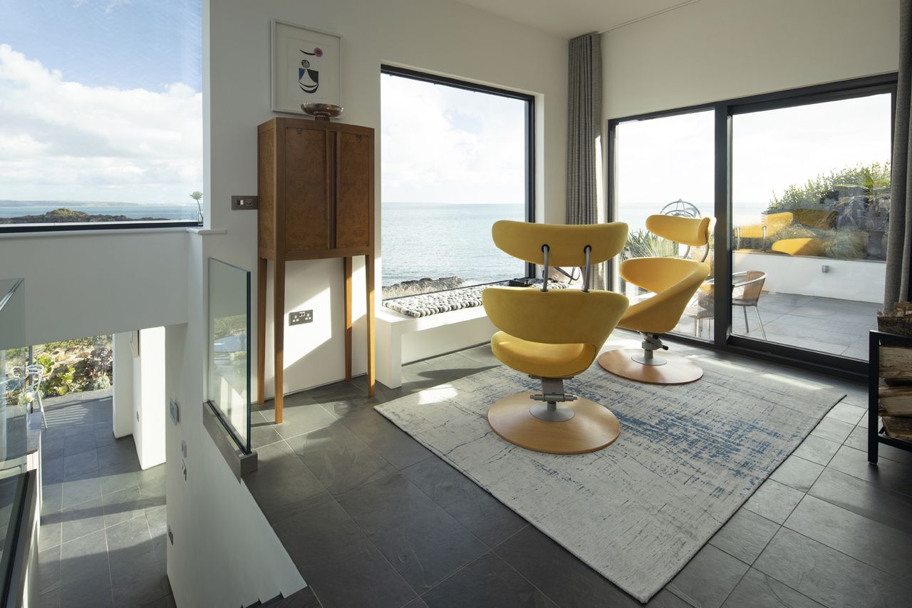 a bungalow extension by the sea