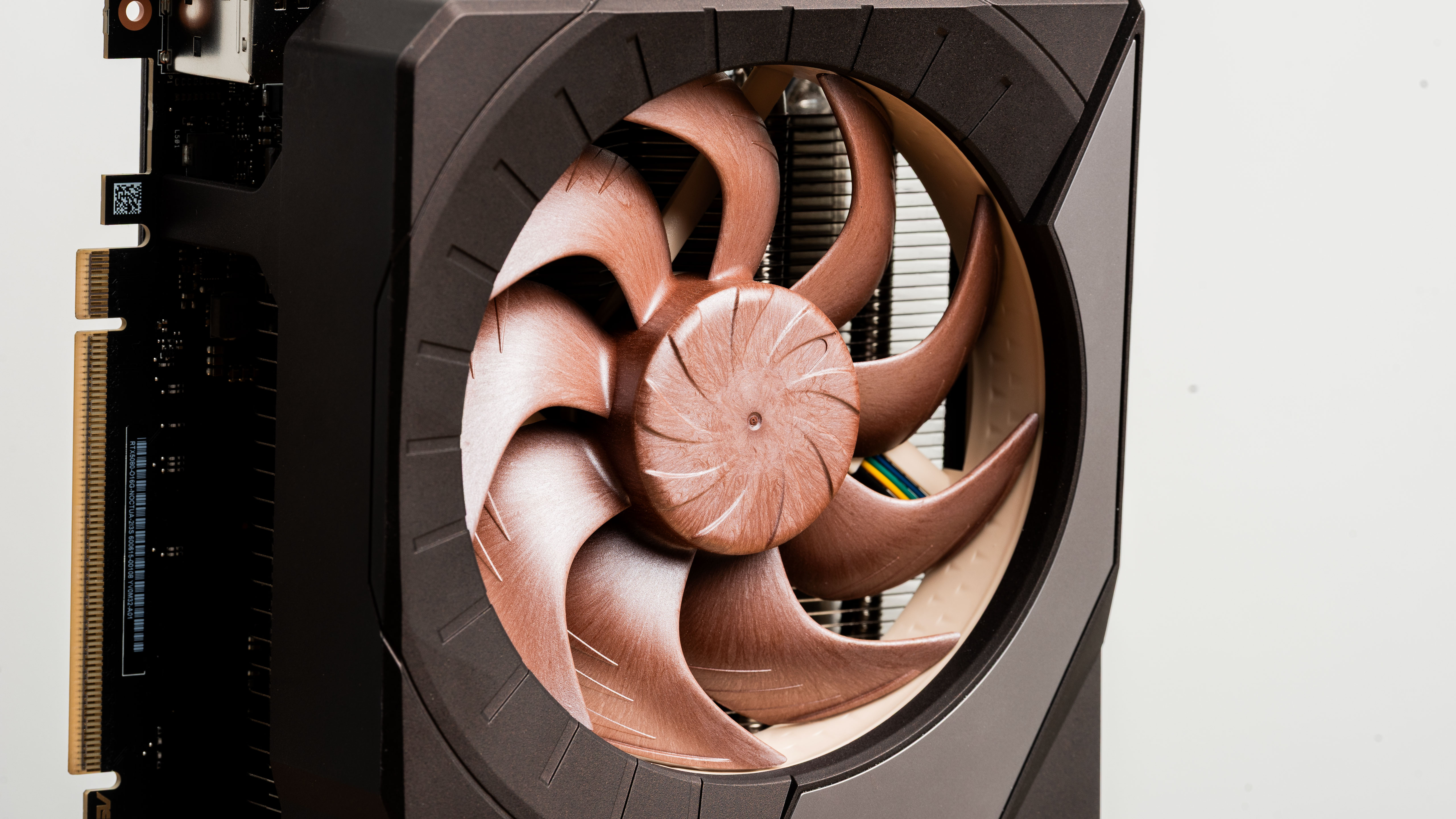 إصدار ASUS GeForce RTX 5080 Noctua