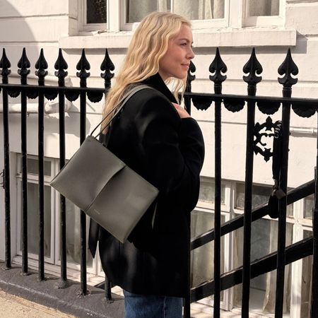 Shopping editor, Florrie, carries the Pol&egrave;ne Boky bag, wears a black blazer and blue jeans