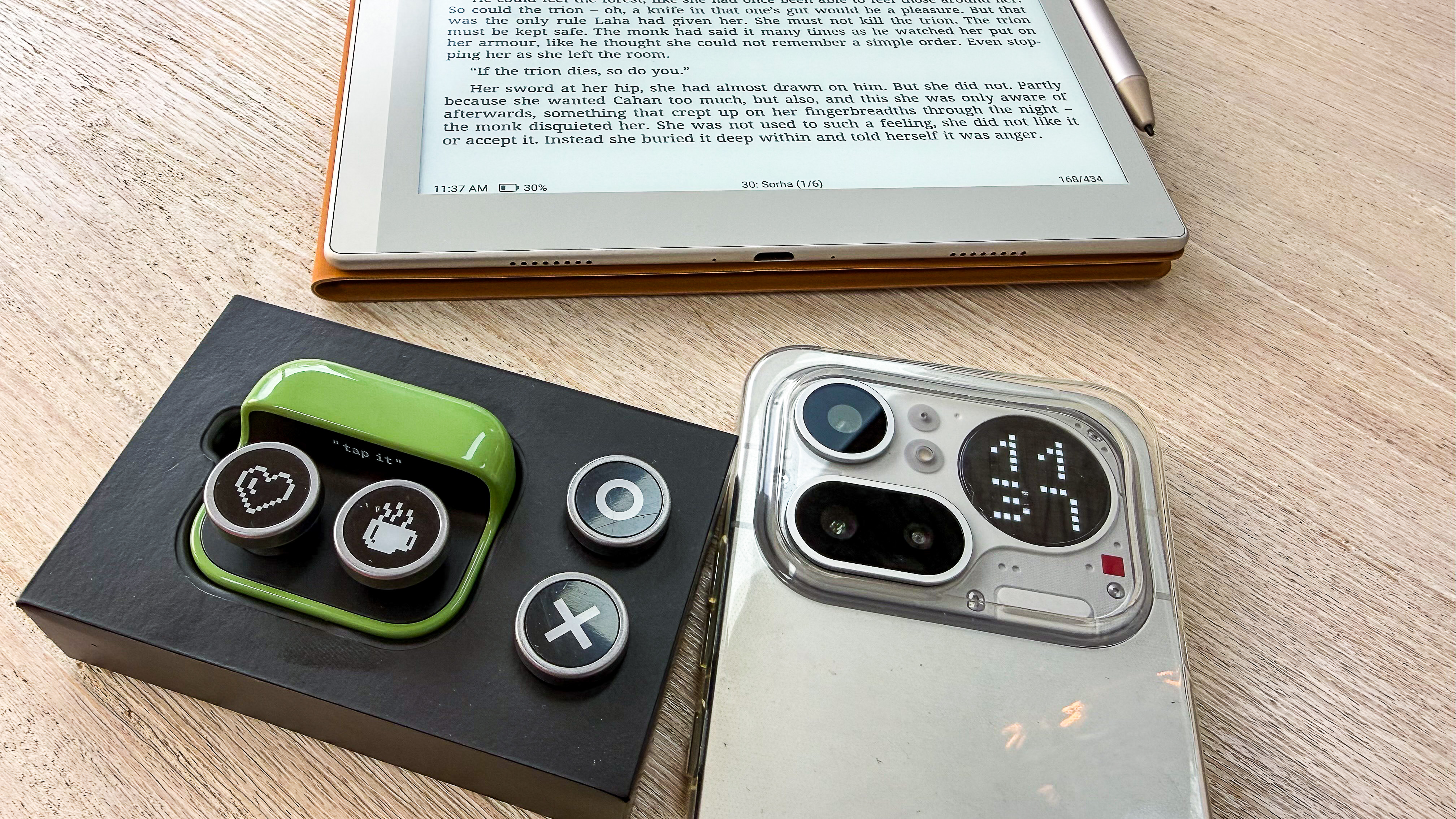 Boox Tappy ereader page turner in its packaging with two extra key caps