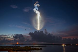 MUOS-4 Launch Exhaust Trail