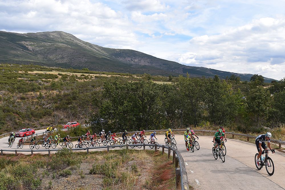 The pelotoin in action during stage 18 of the Vuelta.
