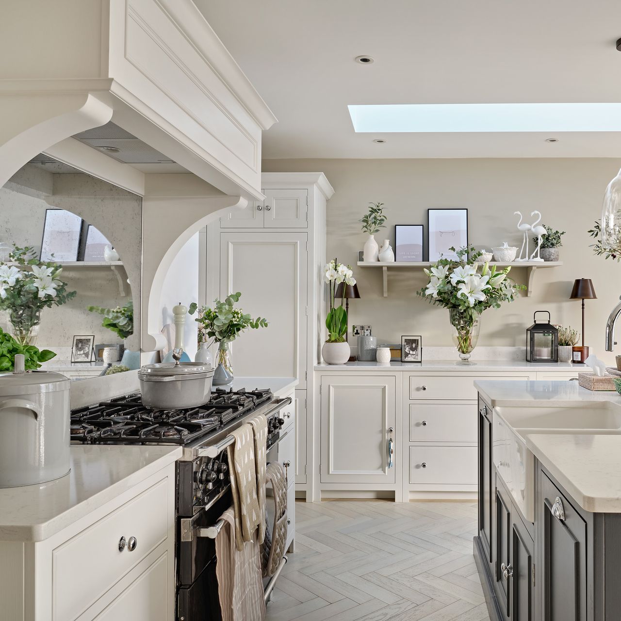 Cloud Dancer kitchen