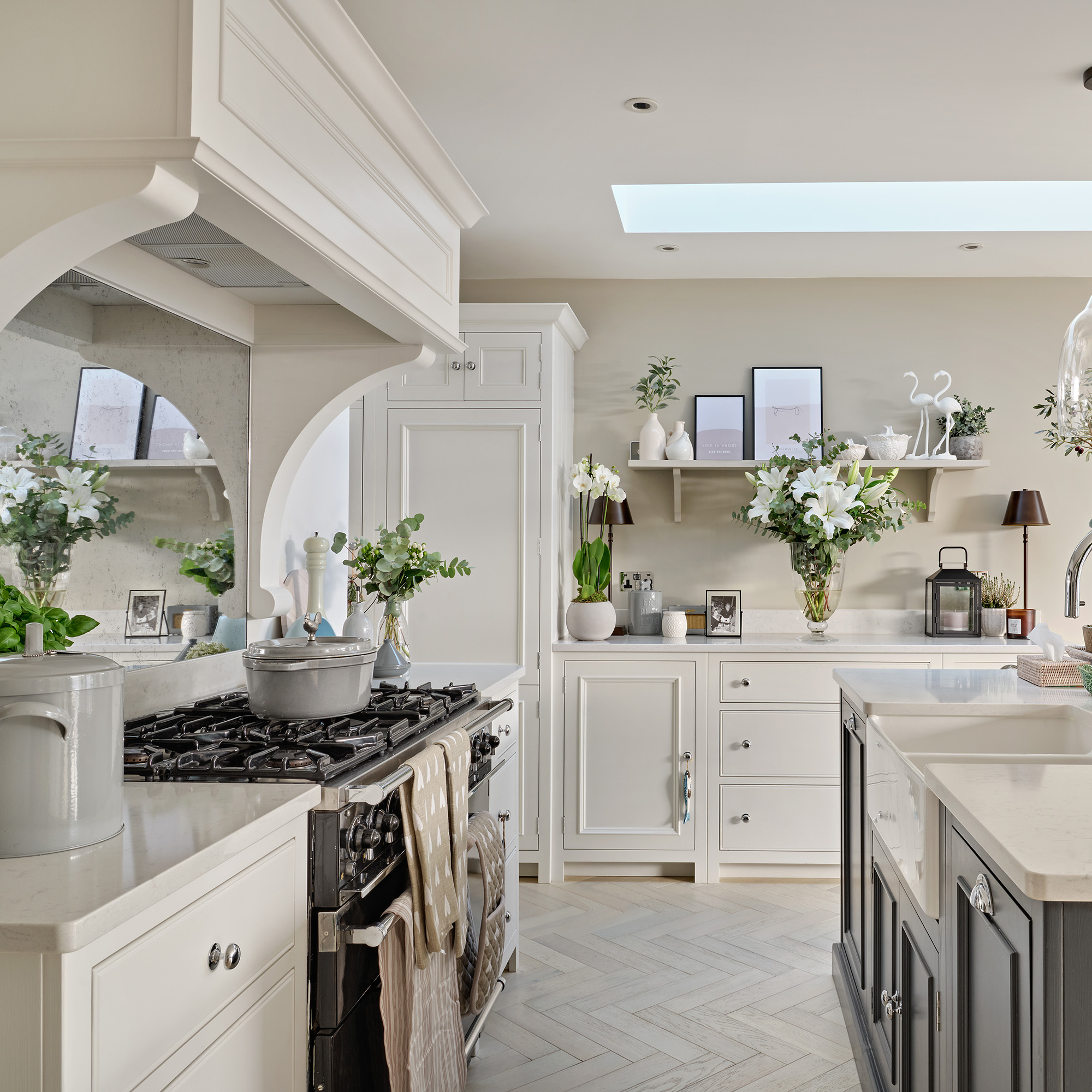 Cloud Dancer kitchen