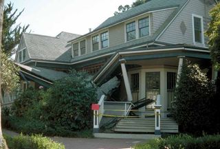 Loma Prieta earthquake damages house