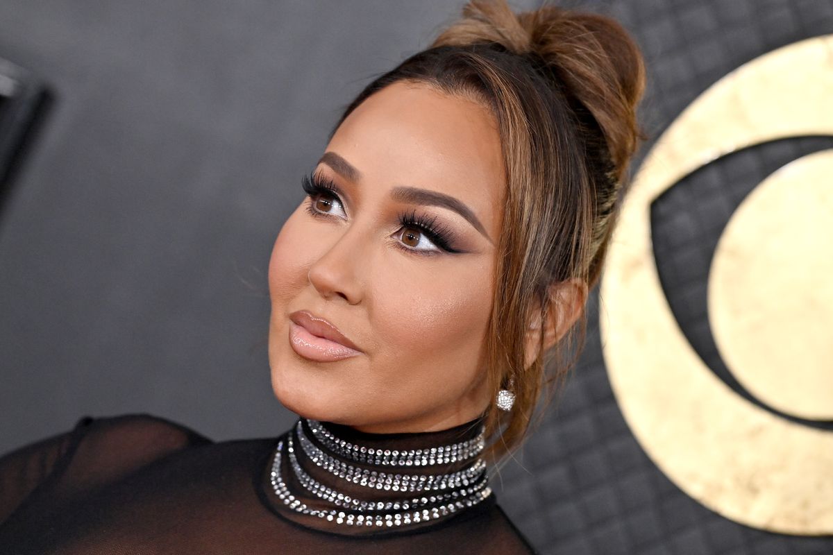 โฮมออฟฟิศ 'ต่อต้านเทรนด์' ของ Adrienne Bailon-Houghton เป็นเพียงการผสมผสานที่ลงตัวระหว่างความเก่าและใหม่ ตามที่นักออกแบบ