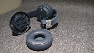 Both earcups can be easily removed for cleaning or replacement
