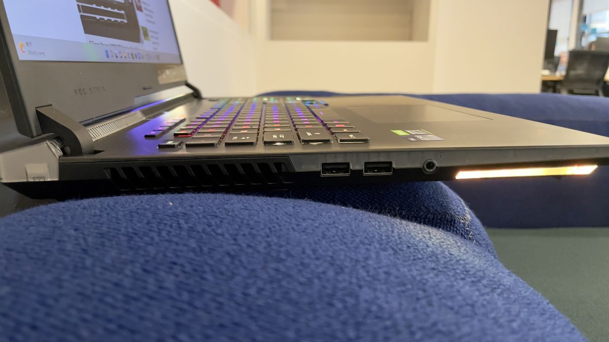 Asus ROG Strix Scar 17 SE (G733)