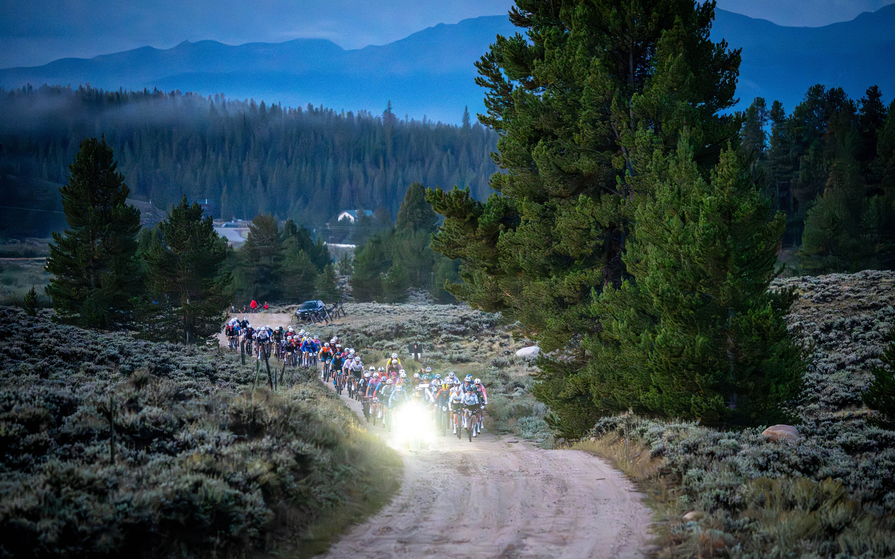 Elite fields started at dawn on August 15, the elite women taking off after the men at 6:10 a.m. local time from Leadville, Colorado