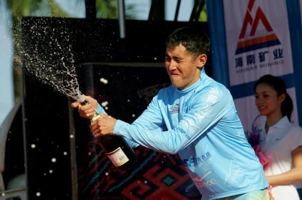 Ablay Shugaipov (Kazakhstan) is the new Asian leader.
