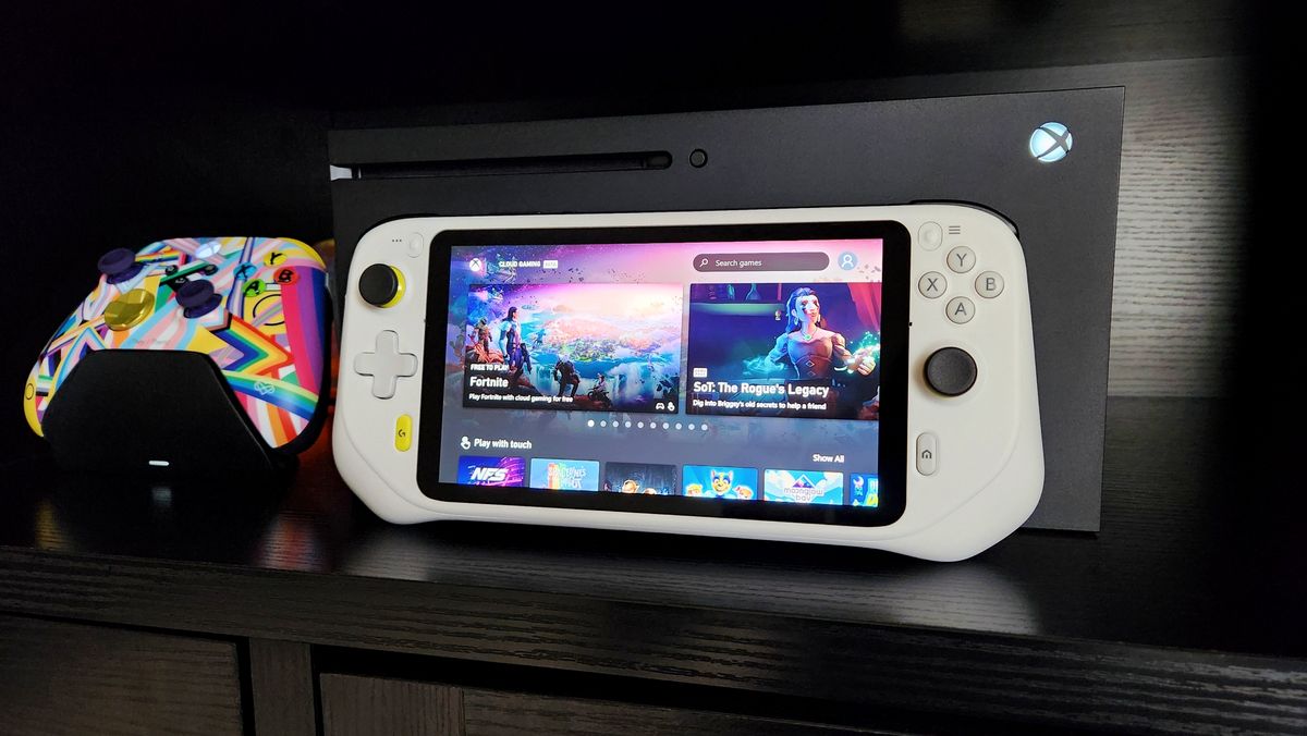 Nintendo Switch OLED vs Logitech G Cloud Gaming Handheld: Which is