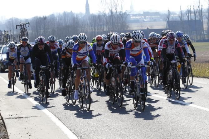 The bunch quickly went back to a minute down when the dropped riders joined